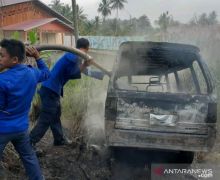 Mobil Pengangkut BBM Ilegal Ludes Terbakar Jadi Kayak Begini - JPNN.com