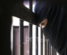 FS Ditangkap saat Mengemas Narkoba, Ada Sabu-Sabu di Rak Sepatu - JPNN.com