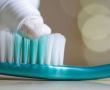 Hati-hati, Menyikat Gigi Terlalu Kencang Bikin Jaringan Rusak, Begini Cara yang Benar - JPNN.com