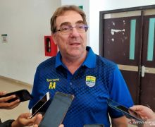Pelatih Persib Mengaku Kecewa dengan Ulah Segelintir Oknum Bobotoh - JPNN.com