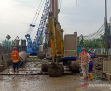 Pipa Gas yang Bocor di Cakung Dekat SPBU, Akses Jalan Masih Ditutup - JPNN.com
