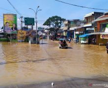 Satu Orang Meninggal saat Banjir Melanda Bandung - JPNN.com