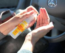 Ingat, Jangan Tinggalkan Hand Sanitizer di Kabin Mobil, Bahaya! - JPNN.com