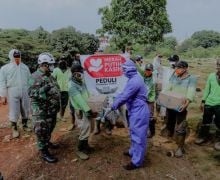 Begini Cara JHL Group Menunjukkan Kepedulian ke Para Penggali Makam Korban COVID-19 - JPNN.com