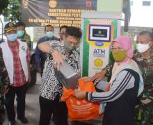 Disambut Ratusan Warga, Mentan Tinjau ATM Beras di Bogor - JPNN.com