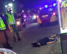 Seorang Perempuan Mendadak Pingsan di Tengah Jalan Bikin Heboh Warga, Lihat Fotonya - JPNN.com
