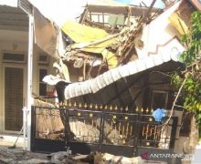 Ledakan Kuat Terjadi di Cemara Asri, Rumah Warga Hancur dan 1 Unit Mobil Rusak - JPNN.com