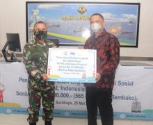 Lantamal V Bersama PT PAL Indonesia Bagikan Sembako Kepada Warga Terdampak Covid-19 - JPNN.com