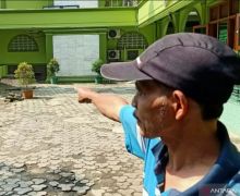 Geger! Pengurus Masjid Menemukan Kantong Plastik, Pas Dibuka Berasap - JPNN.com
