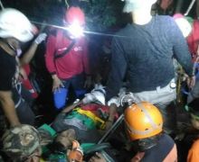 Ahmad Satiri 10 Jam Terjepit Batu, Evakuasi Berlangsung Dramatis - JPNN.com