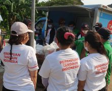 Perempuan Tangguh Indonesia Salurkan Bantuan untuk Korban Kebakaran - JPNN.com
