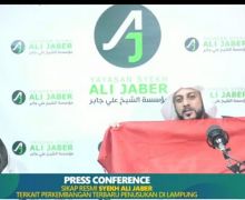 Sudah Ditusuk, Syekh Ali Jaber Berikan Hadiah Terbaik untuk Alfin Andrian - JPNN.com