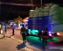 Petugas Gabungan Berhentikan Sebuah Truk, Polisi Militer Ikut Turun, Bukan Narkoba - JPNN.com