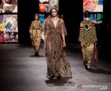 Dior Tampilkan Kain Tenun Ikat Indonesia dalam Acara Paris Fashion Week - JPNN.com