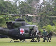 Detik-detik Helikopter TNI AD Evakuasi Korban di Medan Tempur - JPNN.com