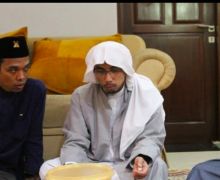 Ustaz Maaher Dilarikan ke RS Polri, Ini Penyebabnya - JPNN.com
