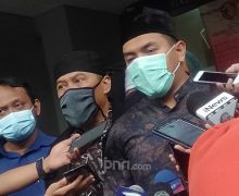Seorang Tersangka Teroris Mengaku Dibaiat di Hadapan Munarman FPI, Aziz Yanuar Bilang Begini - JPNN.com