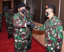Sah, 26 Perwira Tinggi TNI AD Termasuk Letjen Herman Asaribab Resmi Naik Pangkat - JPNN.com