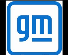General Motors Kembangkan Robot Pengisian Daya Mobil Listrik Otomatis - JPNN.com