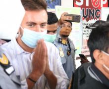 Gelar Pesta Saat Pandemi Corona, Turis Rusia Dideportasi Imigrasi Bali - JPNN.com