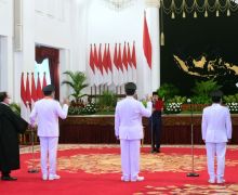 Jokowi Lantik Olly - Steven dan Zainal - Yansen di Istana Negara - JPNN.com