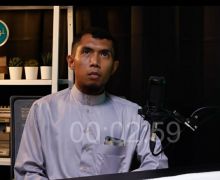 Istri Ustaz Maaher Rutin Bawa Air Minum ke Rutan Bareskrim, Begini Alasannya - JPNN.com