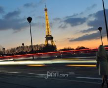 Paris Tangisi Kepergian Ratu Elizabeth II, Menara Eiffel Gelap Gulita - JPNN.com