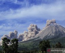 Erupsi Lagi, Gunung Sinabung Luncurkan Awan Panas dengan Jarak 1.000 Meter - JPNN.com