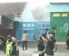 Ledakan Terjadi di Lokasi Penangkapan Seorang Terduga Teroris di Bekasi, Warga Berlarian - JPNN.com