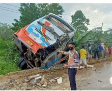 Inilah Tujuan Pemudik yang Mengalami Kecelakaan di Bus Rosalia Indah di Tol Semarang-Batang - JPNN.com