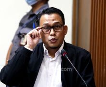 Ali Fikri Ungkap Fakta soal KPK Pecat Satpam Iwan Ismail, Penyebar Foto Bendera HTI - JPNN.com