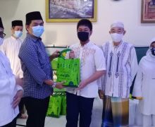 IKA UNJ Bagikan Santunan untuk Duafa dan Yatim - JPNN.com