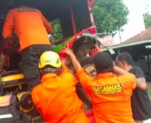 Hindari Pos Penyekatan, Mudik Lewat Jalur Sungai, 3 Pemudik dari Riau Hanyut saat Masuk Sumbar - JPNN.com