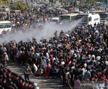 Makin Brutal, Tentara Myanmar Tabrakkan Mobil ke Kerumunan Demonstran Anti-Kudeta - JPNN.com
