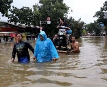 Hujan Deras, 7 Ruas Jalan di Jakarta Tergenang Banjir, Berikut Lokasinya - JPNN.com