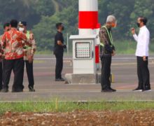 Ganjar dengan Bangga Memperkenalkan Bandara Jenderal Soedirman Purbalingga pada Pak Jokowi - JPNN.com