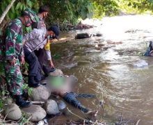 Mayat Pria Tanpa Baju Ditemukan di Sungai Kelingi, Kepala Terluka, TNI-Polri Turun Tangan - JPNN.com