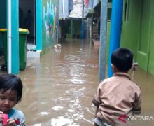 Duh, Bangun Pagi Langsung Disambut Banjir dari Kali Ciliwung Lagi - JPNN.com