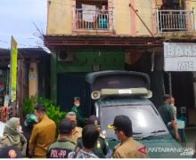 Dua Pemilik Salon di Aceh Pasrah Dijemput Petugas Syariat Islam, Ternyata Ada Perbuatan Terlarang - JPNN.com