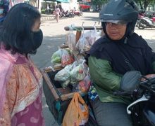 Pedagang Sayur Bercerita tentang Putranya yang Sudah Sarjana Kerja di Astra, Gaji Pertama... - JPNN.com