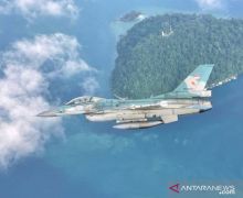 Lihat, Pesawat Tempur F-16 TNI AU Terbang di Atas Selat Malaka dan Karimata - JPNN.com
