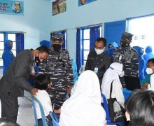 TNI AL Gelar Vaksinasi Kepada 1.500 Pelajar di Surabaya - JPNN.com