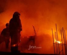 Kebakaran Melanda 4 Rumah di Cakung Jakarta Timur, Kerugian Ratusan Juta Rupiah - JPNN.com
