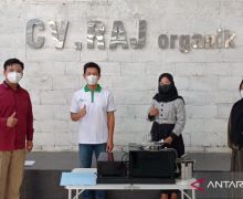 5 Mahasiswa Universitas Brawijaya Melakukan Terobosan Teknologi Pembuatan Minyak Cacing - JPNN.com