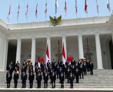 Foto Perdana Prabowo dan Para Menteri di Istana, Kompak Pakai Dasi Biru - JPNN.com