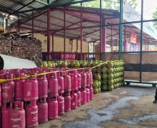 10 Ribu Tabung Gas Elpiji Oplosan Hasil Sitaan di Indramayu Dibawa Polda Jabar ke Bandung - JPNN.com