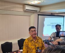 Survei LSI Denny JA: Elektabilitas Dedi-Erwan Masih Tertinggi di Pilkada Jabar 2024 - JPNN.com