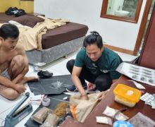 Astaga, Kontrakan Dijadikan Tempat Produksi Tembakau Gorila di Bandung - JPNN.com