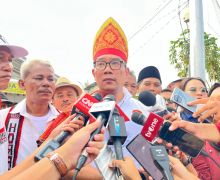 Blusukan ke Tanah Merah, Ridwan Kamil Janji Tak Akan Gusur Warga - JPNN.com