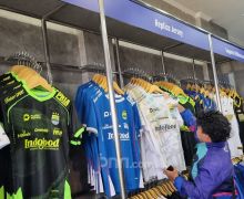 Belanja Merchandise Klub di Persib Store Lembang, Alternatif Buah Tangan Wisatawan - JPNN.com